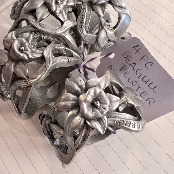 Seagull Pewter daffodil napkin rings. - Picture 4 of 4